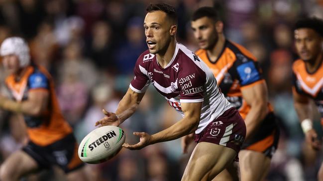 SYDNEY, AUSTRALIA - AUGUST 22: LukeÃÂ Brooks of the Sea Eagles passes the ball during the round 25 NRL match between Wests Tigers and Manly Sea Eagles at Leichhardt Oval on August 22, 2024 in Sydney, Australia. (Photo by Jason McCawley/Getty Images)