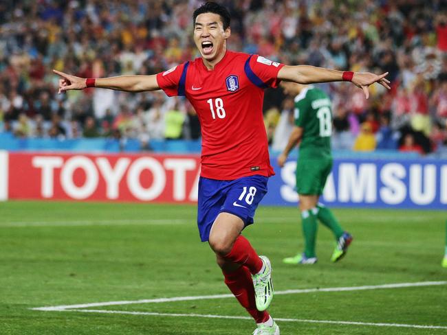 SYDNEY, AUSTRALIA - JANUARY 26: Lee Jeonghyeop of Korea Republic celebrates scoring the first goal during the Asian Cup Semi Final match between Korea Republic and Iraq at ANZ Stadium on January 26, 2015 in Sydney, Australia. (Photo by Matt King/Getty Images)