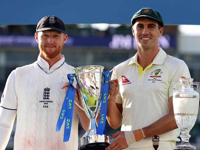 LONDON, ENGLAND - JULY 31: Pat Cummins of Australia and Ben Stokes of England pose with the Ashes Trophy following Day Five of the LV= Insurance Ashes 5th Test Match between England and Australia at The Kia Oval on July 31, 2023 in London, England. (Photo by Ryan Pierse/Getty Images)