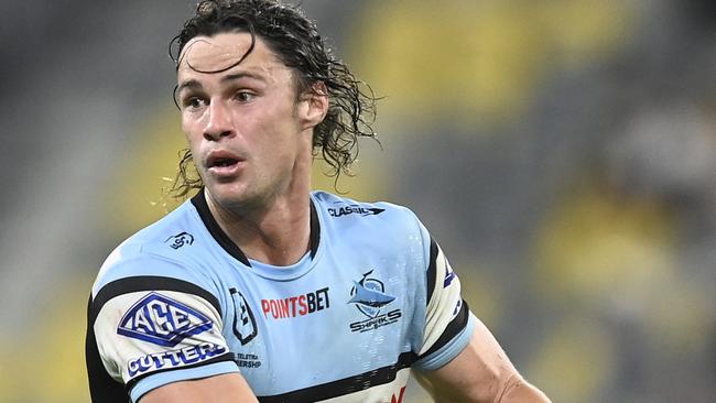 TOWNSVILLE, AUSTRALIA - AUGUST 17: Nicho Hynes of the Sharks runs the ball during the round 25 NRL match between North Queensland Cowboys and Cronulla Sharks at Qld Country Bank Stadium on August 17, 2023 in Townsville, Australia. (Photo by Ian Hitchcock/Getty Images)