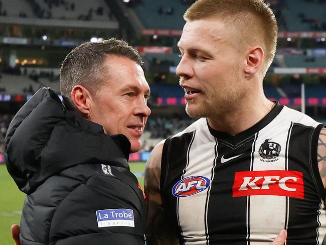 MELBOURNE, AUSTRALIA - AUGUST 05: Craig McRae, Senior Coach of the Magpies and Jordan De Goey of the Magpies celebrate during the 2022 AFL Round 21 match between the Melbourne Demons and the Collingwood Magpies at the Melbourne Cricket Ground on August 5, 2022 in Melbourne, Australia. (Photo by Michael Willson/AFL Photos via Getty Images)