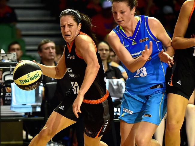 Kelsey Griffin on the defence for her WNBL team Bendigo.