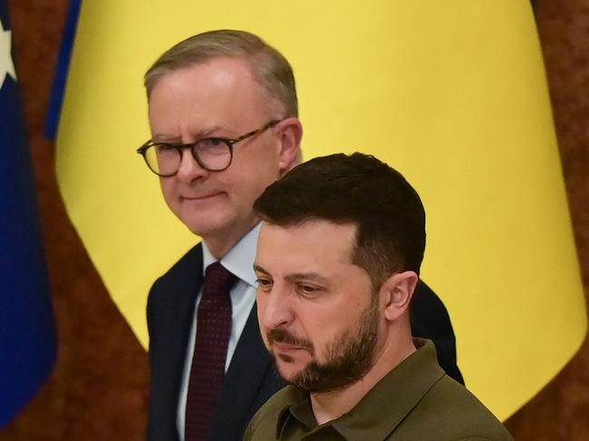 Ukrainian President Volodymyr Zelensky (R) and Australia's Prime Minister Anthony Albanese (L) arrive to give a press conference at Mariynsky Palace following a meeting in Kyiv on July 3, 2022 amid the Russian invasion of Ukraine. (Photo by Miguel MEDINA / AFP)