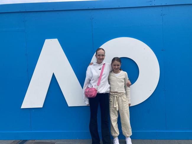 Flora and Alice Papaix