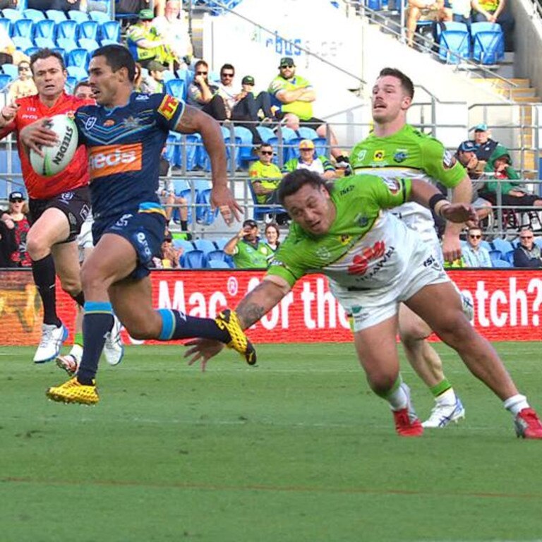 Josh Papalii pulls off a try saver on Jamal Fogarty