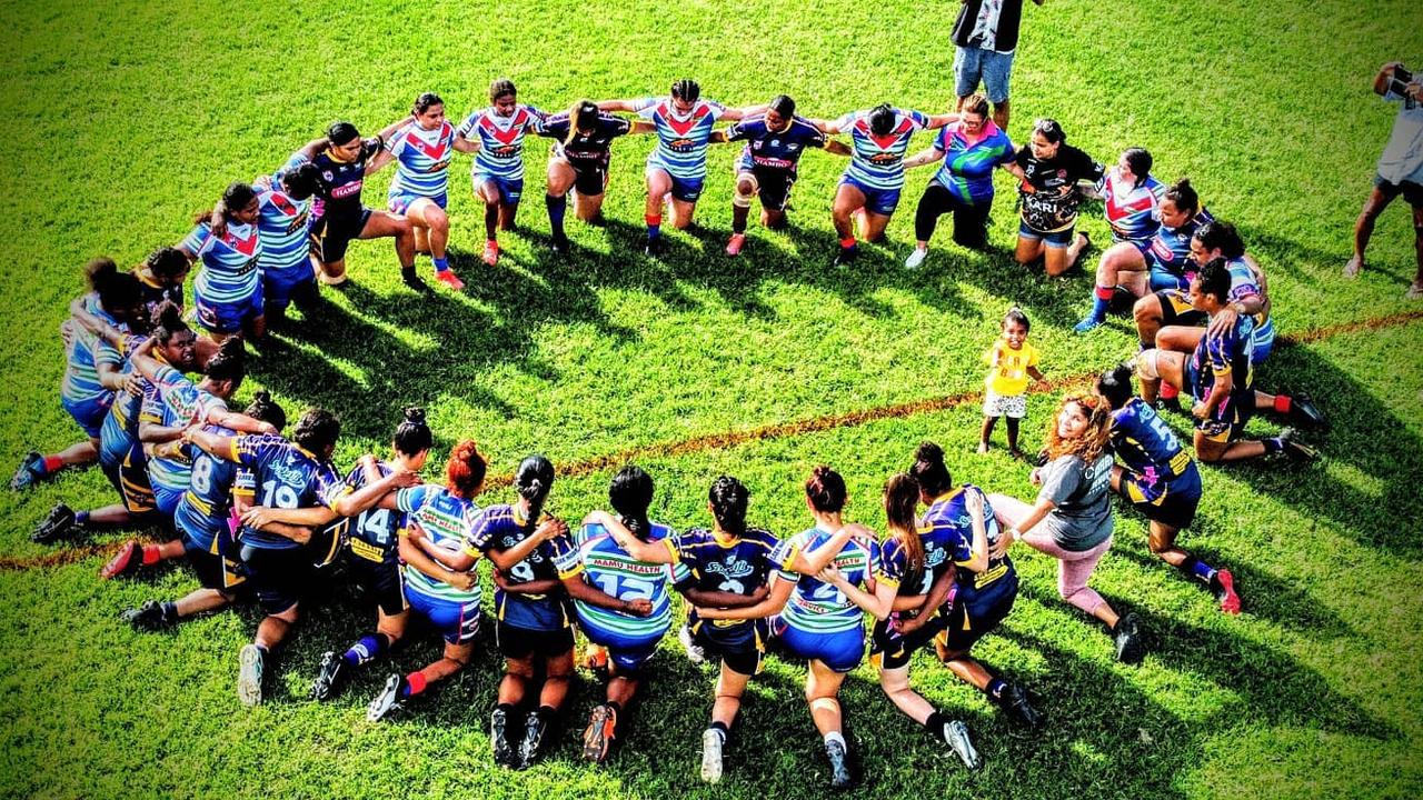 Players from the Innisfail Leprechauns and Edmonton Storm women's teams huddle following the death of Innisfail footballer Ailsa-Rani Satini. Picture: Facebook/ Innisfail Leprechauns RLFC