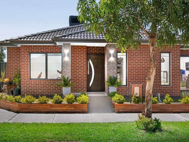 12 Coachwood St, Craigieburn - for herald sun real estate