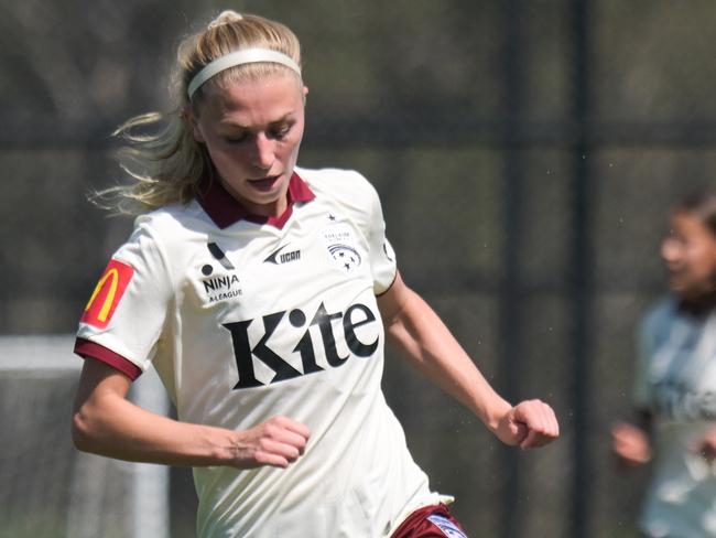 ROOTY HILLS, AUSTRALIA - 2024/11/10: Fiona Helen Worts of Adelaide United in action during the Ninja A-League 2024-25 season round 2 match between Western Sydney Wanderers and Adelaide United held at the Wanderers Football Park. Final score Adelaide United 2:0 Western Sydney Wanderers. (Photo by Luis Veniegra/SOPA Images/LightRocket via Getty Images)