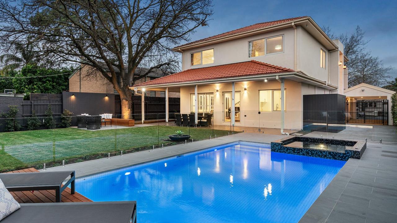 Herald Sun Real Estate auction blog: Live streams and rolling updates ...