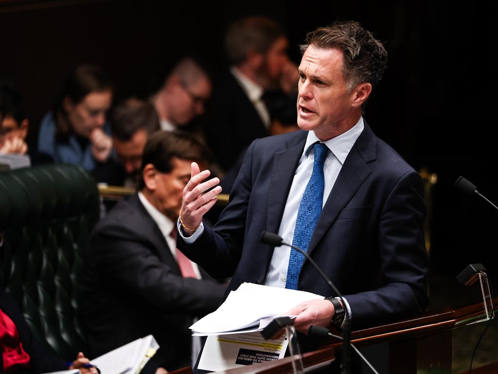 Premier Chris Minns says he is working on a “Plan B” to replace housing at Rosehill. Photo: NewsWire/ Gaye Gerard