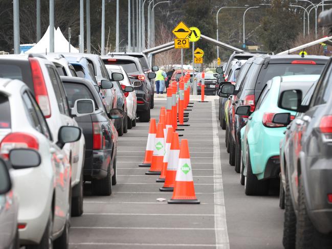 COVID cases at a Shepparton schools spark fears of a lockdown. Pop-up COVID testing site at Shepparton Sport Precinct full to capacity within 25 mins.                       Picture: David Caird