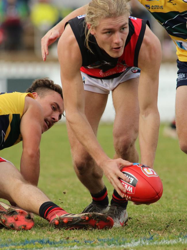 Dunkin feeds the ball out for the Bloods. Picture: AAP/Russell Millard