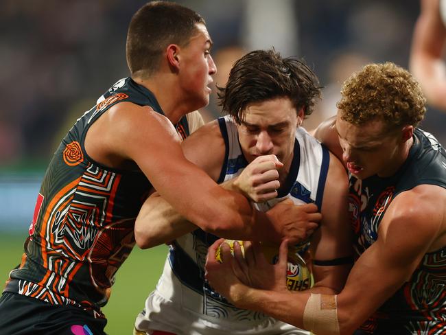 GEELONG, AUSTRALIA - MAY 25:  Gryan Miers of the Cats is tackled during the round 11 AFL match between Geelong Cats and Greater Western Sydney Giants at GMHBA Stadium on May 25, 2024 in Geelong, Australia. (Photo by Graham Denholm/Getty Images)