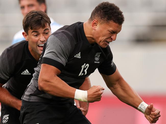 CHOFU, JAPAN - JULY 26: William Warbrick of Team New Zealand celebrates scoring a try during the Men's Pool A Rugby Sevens match between New Zealand and Argentina on day three of the Tokyo 2020 Olympic Games at Tokyo Stadium on July 26, 2021 in Chofu, Tokyo, Japan. (Photo by Dan Mullan/Getty Images)