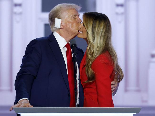 MILWAUKEE, WISCONSIN - JULY 18: Republican presidential nominee, former U.S. President Donald Trump kisses former first lady Melania Trump after officially accepting the Republican presidential nomination on stage on the fourth day of the Republican National Convention at the Fiserv Forum on July 18, 2024 in Milwaukee, Wisconsin. Delegates, politicians, and the Republican faithful are in Milwaukee for the annual convention, concluding with former President Donald Trump accepting his party's presidential nomination. The RNC takes place from July 15-18.   Chip Somodevilla/Getty Images/AFP (Photo by CHIP SOMODEVILLA / GETTY IMAGES NORTH AMERICA / Getty Images via AFP)