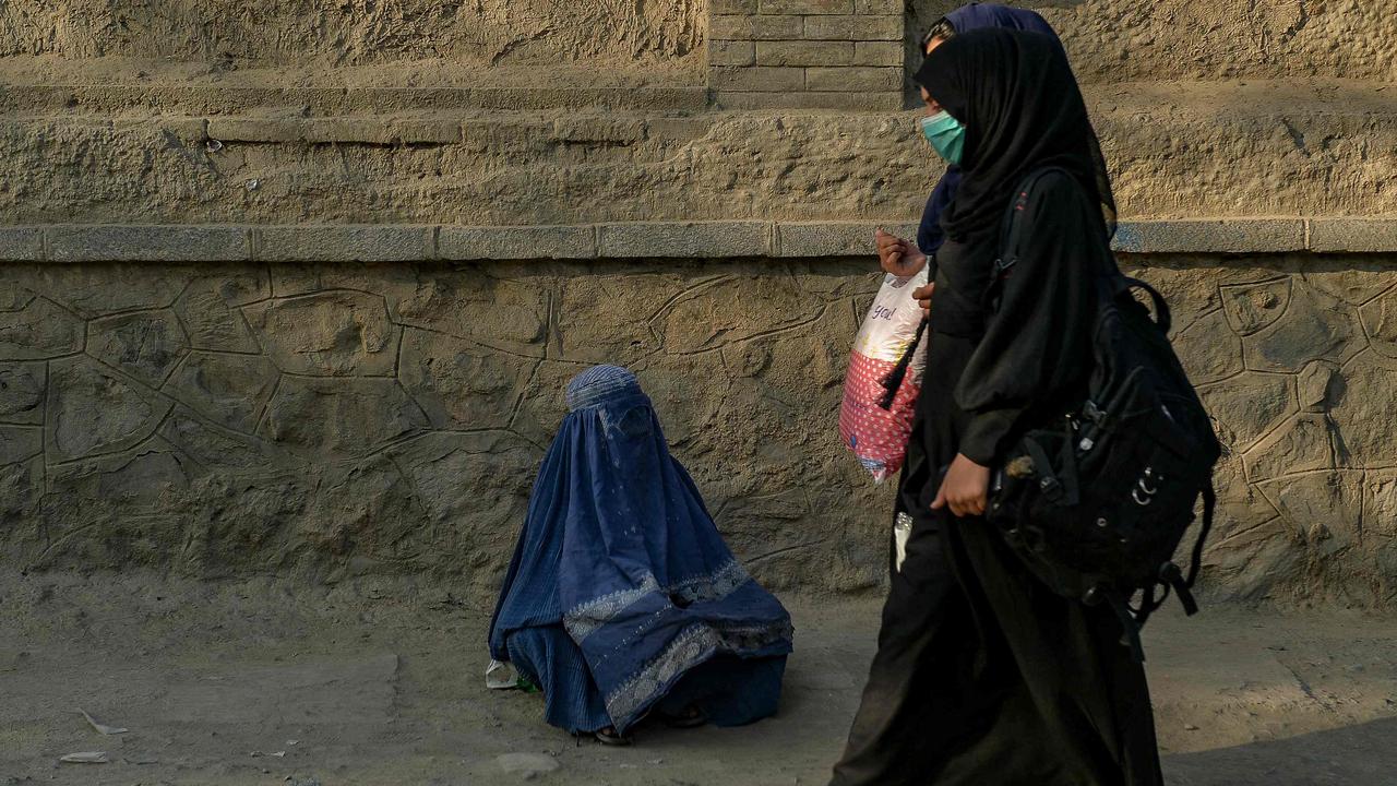 A burqa-clad woman begs for money in Kabul on September 26, 2021. Picture: Hoshang Hashimi/AFP