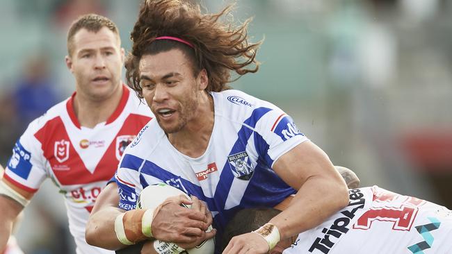 Raymond Faitala-Mariner shows the spirit that nearly got the Dogs home.