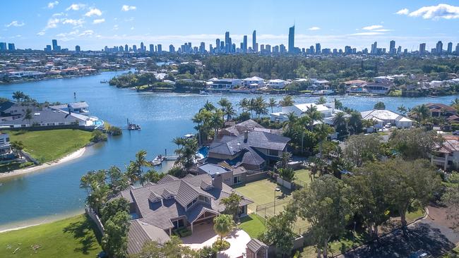 Properties are spending around 91 days on market in Bundall.