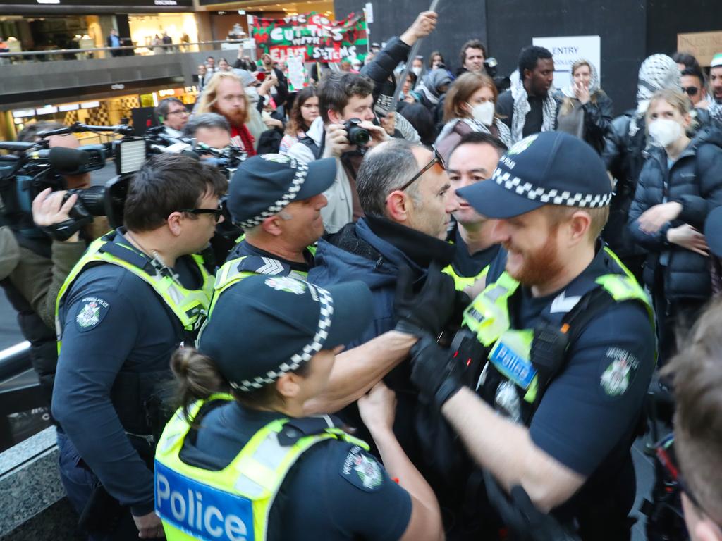 A police spokeswoman said no move on notices were issued outside the conference on Friday. Picture: NewsWire / David Crosling