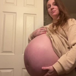 People were shocked to learn she was pregnant with only one child. Picture: TikTok/mommy1987003