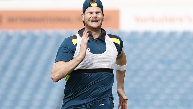 Steve Smith does some sprint training on day four at Headingley. Picture: Getty Images