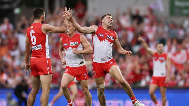 SYDNEY, AUSTRALIA - SEPTEMBER 07:  Will Hayward of the Swans celebrates with team mates after kicking a goal during the AFL First Qualifying Final match between Sydney Swans and Greater Western Sydney Giants at Sydney Cricket Ground, on September 07, 2024, in Sydney, Australia. (Photo by Matt King/AFL Photos/via Getty Images)