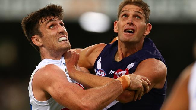 Tom Campbell tangles with Aaron Sandilands.