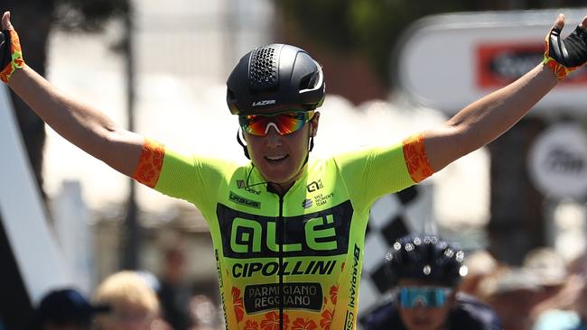 GEELONG, AUSTRALIA - JANUARY 27:  Chloe Hosking of Australia and Ale-Cipollini celebrates after winnng the Women's Road Race during the Cadel Evans Great Ocean Road Race on January 27, 2018 in Geelong, Australia.  (Photo by Robert Cianflone/Getty Images)