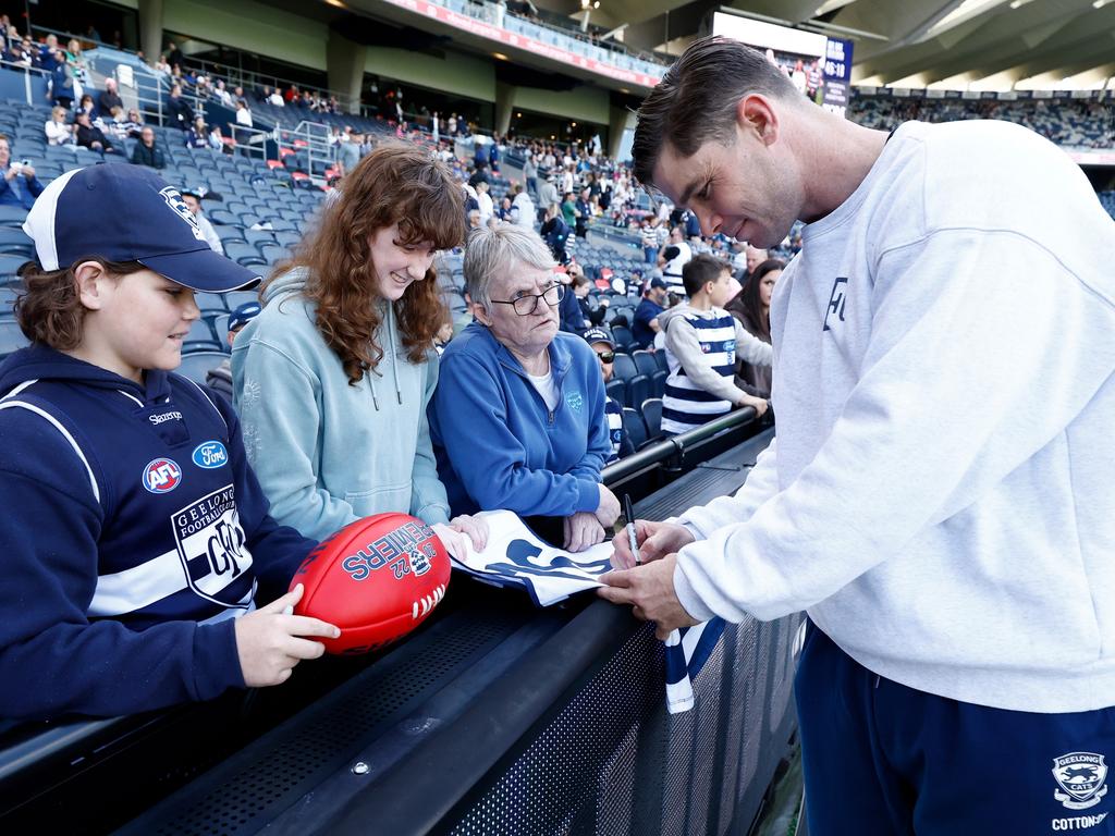 Tom Hawkins signs autographs pre-game. Picture: Michael Willson/AFL Photos