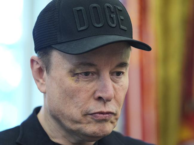 Elon Musk attends news conference with President Donald Trump in the Oval Office of the White House with a visible black eye. Picture: Evan Vucci / AP Photo
