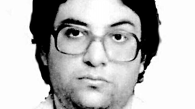  Kevin Mitnick, computer hacker and cyber criminal. General / Alone 