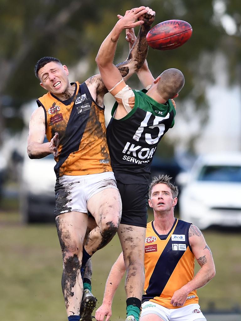 Essendon District: Strathmore’s Nick O’Brien and Mark Merlino of Greenvale contest the ruck. Picture: Steve Tanner