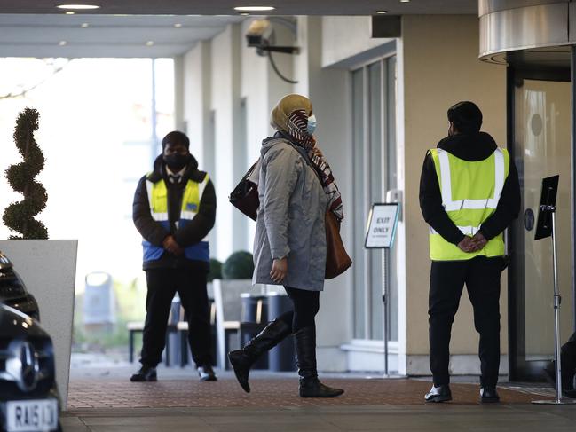 LONDON, ENGLAND - FEBRUARY 26: A traveller arrives by coach at the Holiday Inn hotel at Heathrow Airport to complete a mandatory quarantine period on February 26, 2021 in London, England. Travellers arriving in the UK from February 15 2021 onwards from countries on the "red list" of restrictions have had to isolate in hotels at airports at their own expense for ten days. (Photo by Hollie Adams/Getty Images)