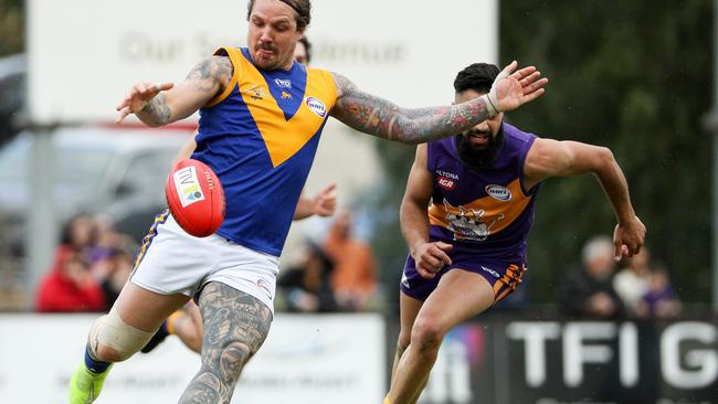 Jeremy Mills in action for Deer Park in the WRFL. Picture: Local Legends Photography