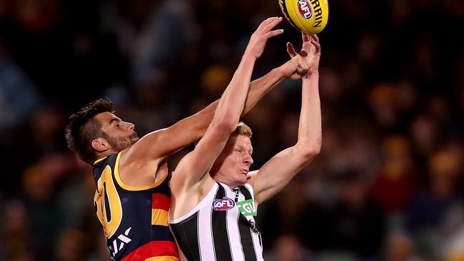 Wayne Milera spoils Will Hoskin-Elliott. Picture: James Elsby/AFL Media/Getty Images