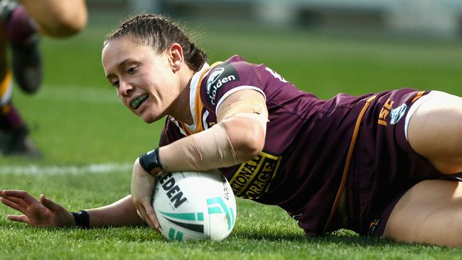 Brittany Breayley scores a try for the Broncos against the Warriors at AAMI Park. Picture: Getty Images