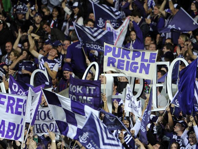 AFL PREM FINAL - Generic crowd and supporter colour from Fremantle Dockers v Sydney Swans, Patersons Stadium, Perth. PICTURED-