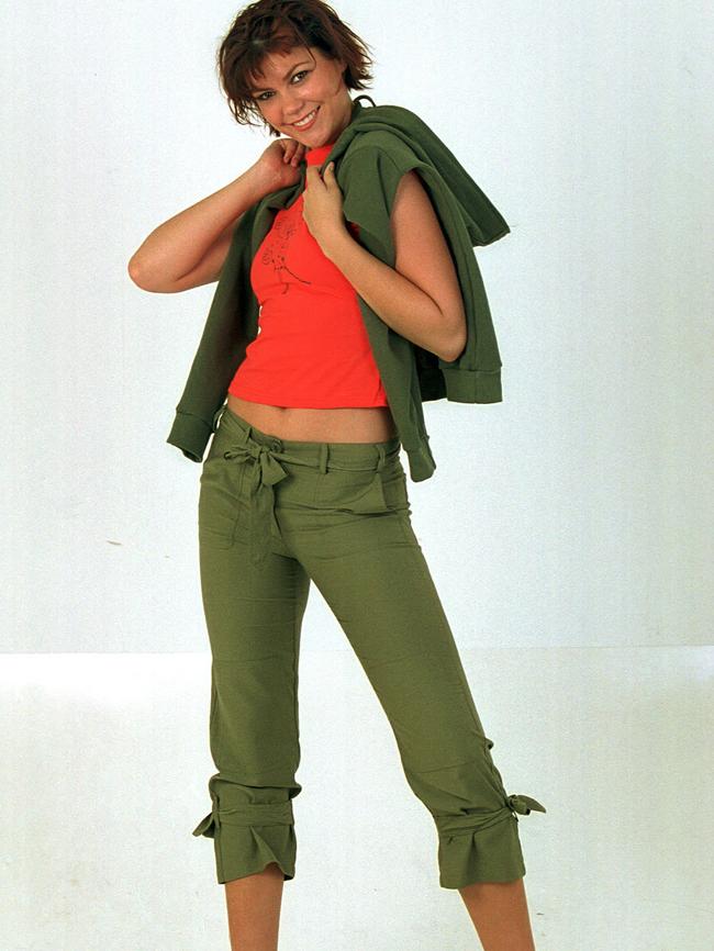 Cargo pants and short hairdos for women were in fashion in 2003.