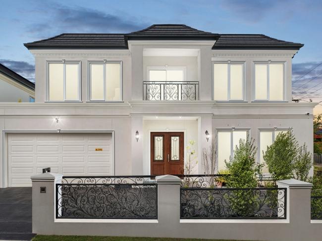 1/20 Myrtle St, Glen Waverley sold for $2.8m in April 2024 and could fetch $4.172m in 2029.