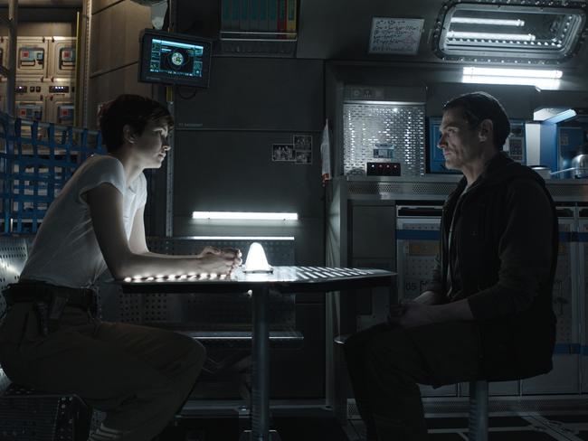 Katherine Waterston and Billy Crudup face off in Alien: Covenant.