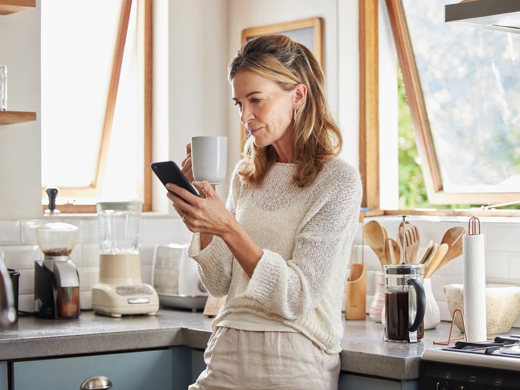 Aussies check their phone 85 times a day. Picture: iStock