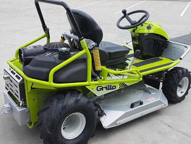 All wheel drive online riding mower