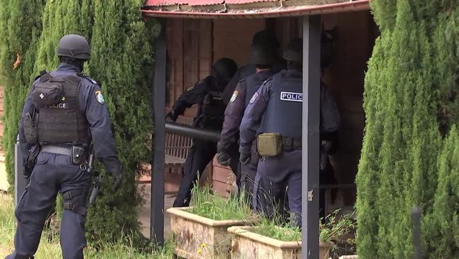 Specialist officers raid the vacant property at Oberon.  Picture: NSW Police