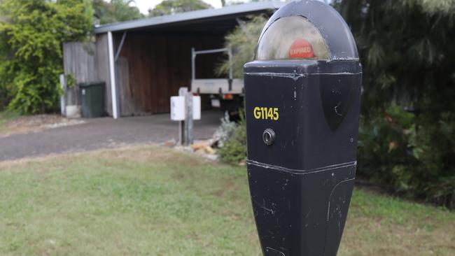 A parking meter has been installed on a nature strip of a Yorkeys Knob residence in Golf St. Picture: Stewart McLean