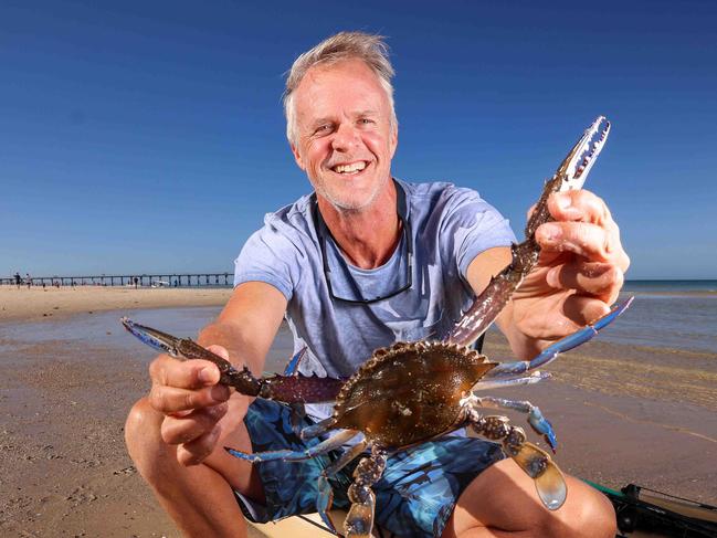 NEWS ADVAndy Burnell, 56 of Tennyson holding up  a Blue Swimmer crab he just caught off Grange.IMAGE/Russell Millard