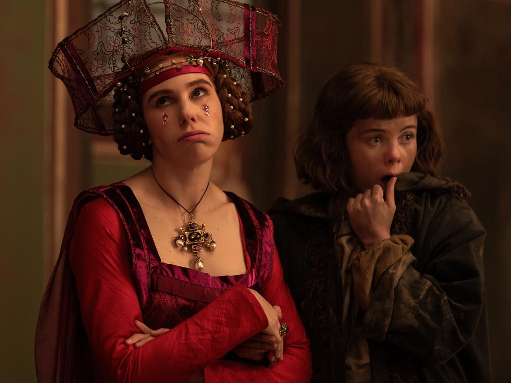 Zosia Mamet as Pampinea and Saoirse-Monica Jackson as Misia in The Decameron.