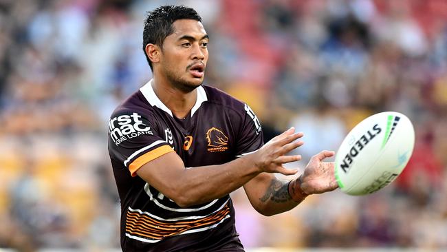 BRISBANE, AUSTRALIA - MARCH 27: Anthony Milford of the Broncos passes the ball during the round three NRL match between the Brisbane Broncos and the Canterbury Bulldogs at Suncorp Stadium on March 27, 2021, in Brisbane, Australia. (Photo by Bradley Kanaris/Getty Images)