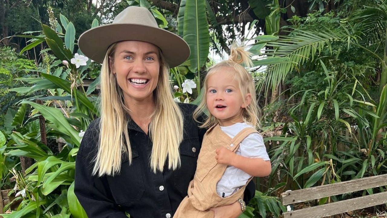 Elyse Knowles and her son, Sunny. Image: Instagram