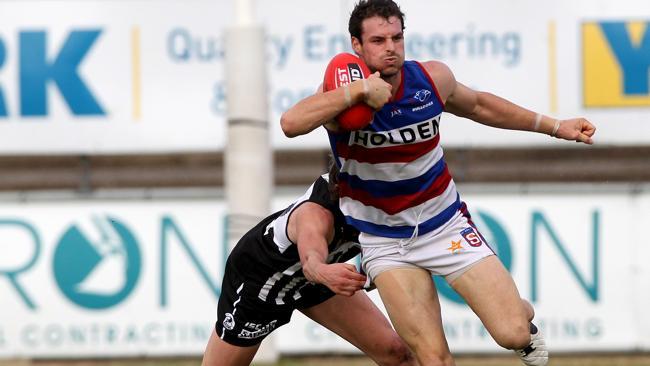 Justin Hardy escapes the clutches of a Magpies player a Alberton Oval. Picture: Simon Cross.