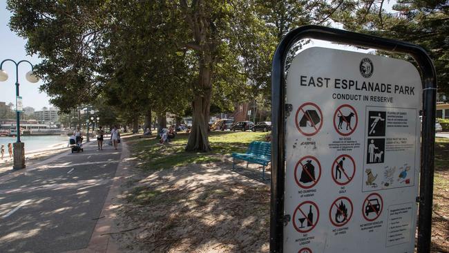 East Esplanade in Manly. Picture: (AAP Image / Julian Andrews).